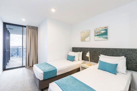 Boardwalk Burleigh Beach - Official - Lightning Ridge Tourism 10
