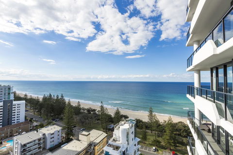 Boardwalk Burleigh Beach - Official - Lightning Ridge Tourism 27