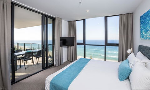 Boardwalk Burleigh Beach - Official - Lightning Ridge Tourism 4