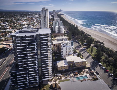 Boardwalk Burleigh Beach - Official - Lightning Ridge Tourism 41