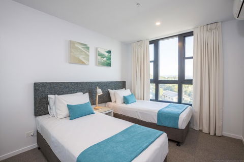 Boardwalk Burleigh Beach - Official - Lightning Ridge Tourism 40
