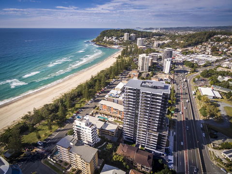 Boardwalk Burleigh Beach - Official - Lightning Ridge Tourism 30