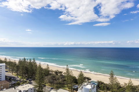 Boardwalk Burleigh Beach - Official - Lightning Ridge Tourism 14