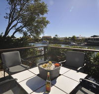 Bribie Island Canal Holiday Destination - Lightning Ridge Tourism