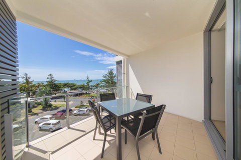 Salt Yeppoon - Lightning Ridge Tourism 0