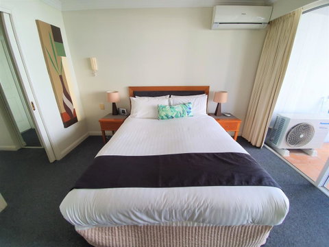 Broadbeach Holiday Apartments - Lightning Ridge Tourism 28