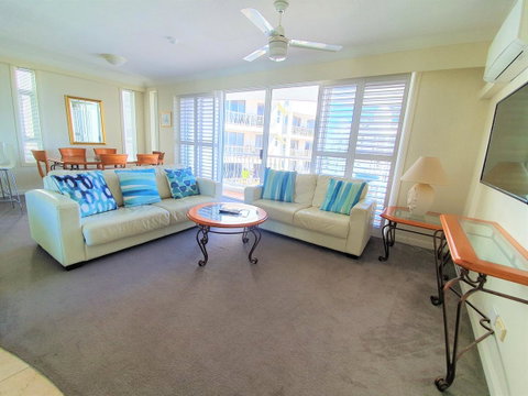 Broadbeach Holiday Apartments - Lightning Ridge Tourism 17