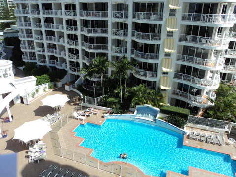 Broadbeach Holiday Apartments - Lightning Ridge Tourism 1