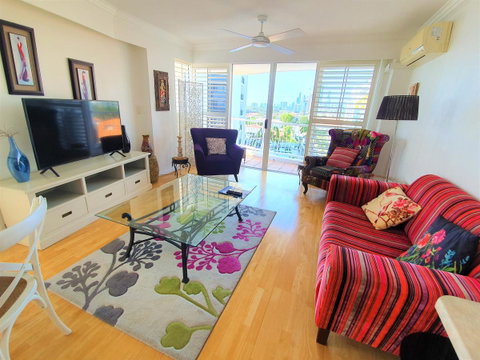 Broadbeach Holiday Apartments - Lightning Ridge Tourism 4