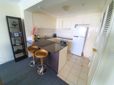 Broadbeach Holiday Apartments - Lightning Ridge Tourism 29