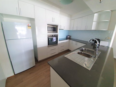 Broadbeach Holiday Apartments - Lightning Ridge Tourism 10