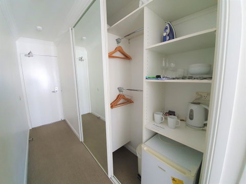 Broadbeach Holiday Apartments - Lightning Ridge Tourism 18
