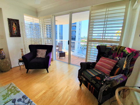 Broadbeach Holiday Apartments - Lightning Ridge Tourism 23