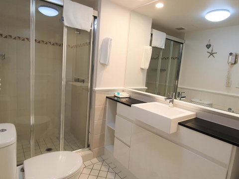 Broadbeach Holiday Apartments - Lightning Ridge Tourism 5