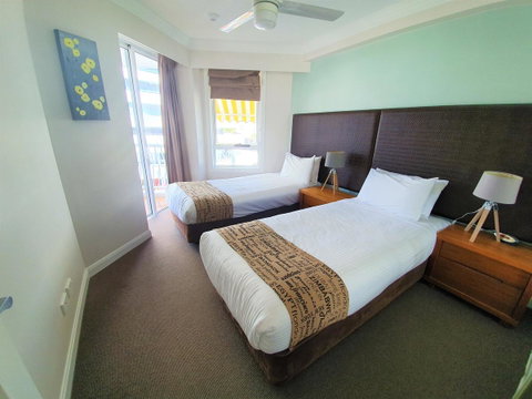 Broadbeach Holiday Apartments - Lightning Ridge Tourism 7