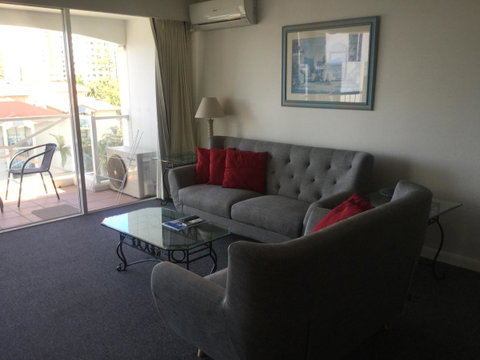 Broadbeach Holiday Apartments - Lightning Ridge Tourism 37