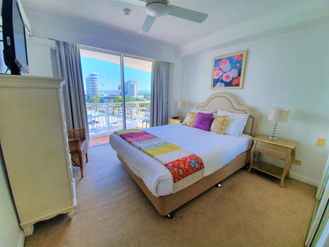 Broadbeach Holiday Apartments - Lightning Ridge Tourism 20