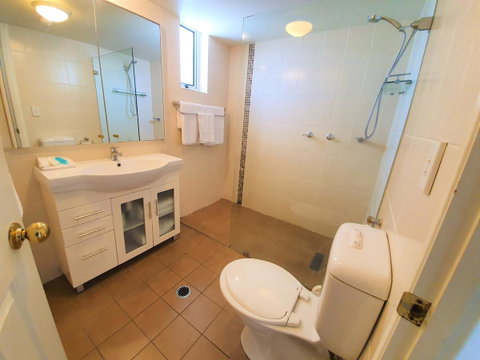 Broadbeach Holiday Apartments - Lightning Ridge Tourism 21