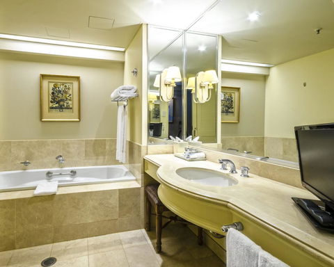 Stamford Plaza Brisbane - Lightning Ridge Tourism 10