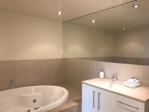 Proximity Waterfront Apartments - Lightning Ridge Tourism 12