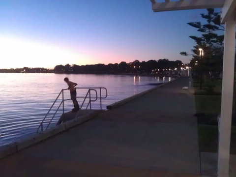 Proximity Waterfront Apartments - Lightning Ridge Tourism 40