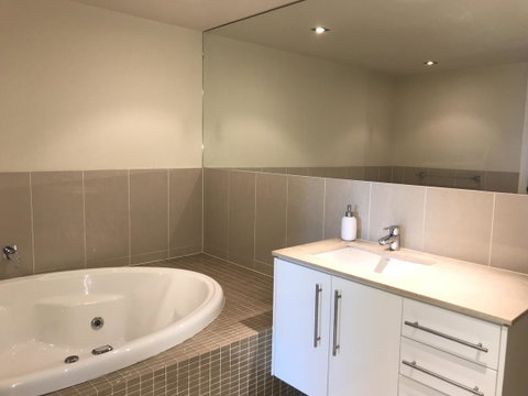 Proximity Waterfront Apartments - Lightning Ridge Tourism 22