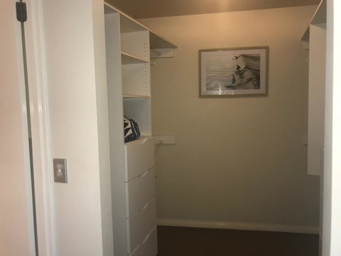 Proximity Waterfront Apartments - Lightning Ridge Tourism 3