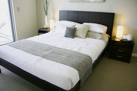 Proximity Waterfront Apartments - Lightning Ridge Tourism 36