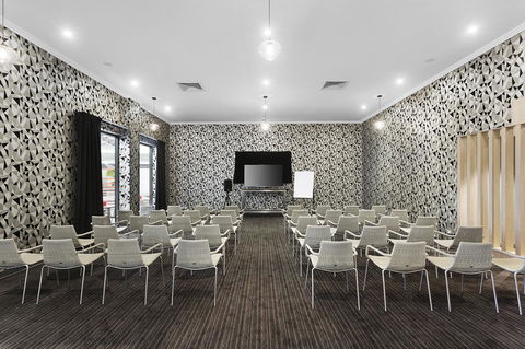 Ibis Mackay - Lightning Ridge Tourism 21