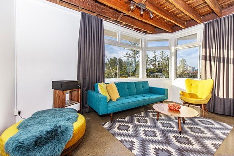 The Pink Hotel Coolangatta - Lightning Ridge Tourism 18