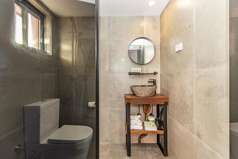 The Pink Hotel Coolangatta - Lightning Ridge Tourism 31