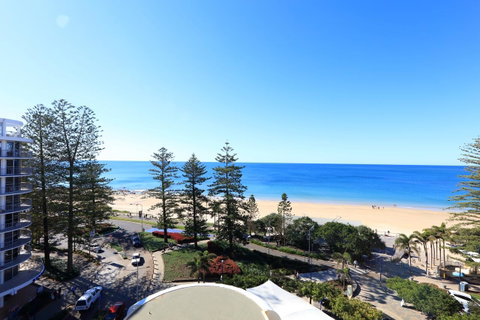 Peninsular Beachfront Resort - Lightning Ridge Tourism 0