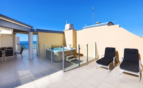 Peninsular Beachfront Resort - Lightning Ridge Tourism 28
