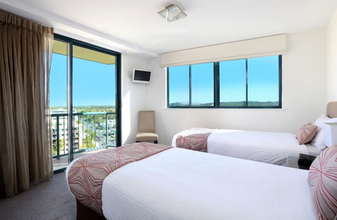 Peninsular Beachfront Resort - Lightning Ridge Tourism 5