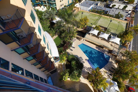 Peninsular Beachfront Resort - Lightning Ridge Tourism 27