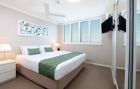 Peninsular Beachfront Resort - Lightning Ridge Tourism 26