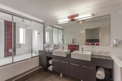 Platinum International - Lightning Ridge Tourism 22