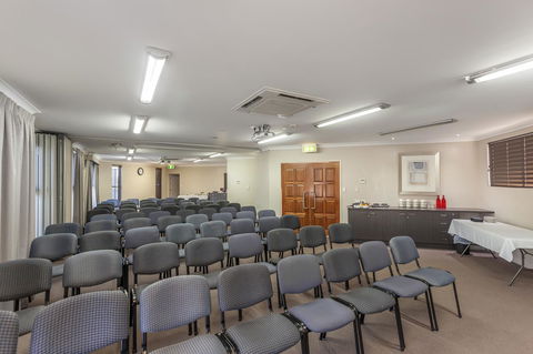 Platinum International - Lightning Ridge Tourism 38