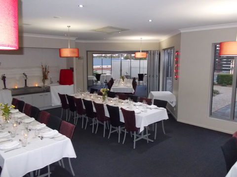 Platinum International - Lightning Ridge Tourism 40