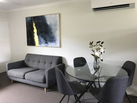 69 King Street - Lightning Ridge Tourism 12
