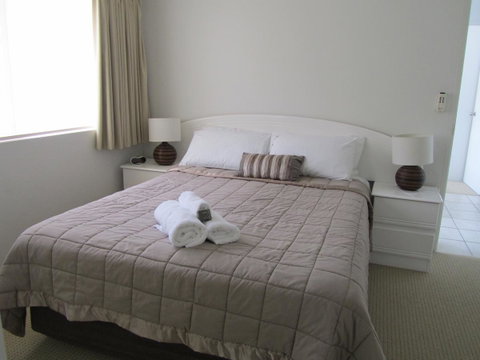 Le Beach Apartments - Lightning Ridge Tourism 8