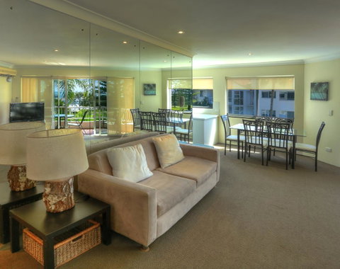 Le Beach Apartments - Lightning Ridge Tourism 4