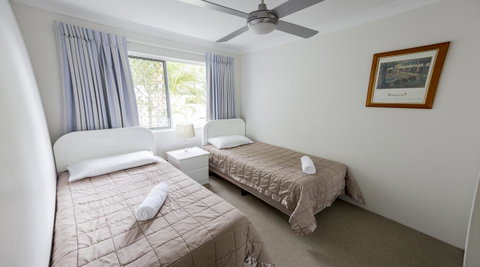 Le Beach Apartments - Lightning Ridge Tourism 10