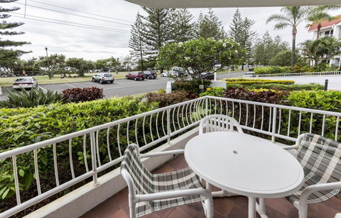 Le Beach Apartments - Lightning Ridge Tourism 6