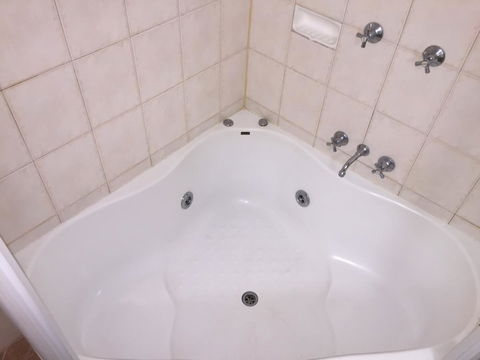 Country Gardens Motor Inn - Lightning Ridge Tourism 6