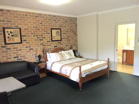 Country Gardens Motor Inn - Lightning Ridge Tourism 11