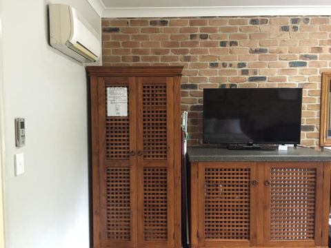 Country Gardens Motor Inn - Lightning Ridge Tourism 25