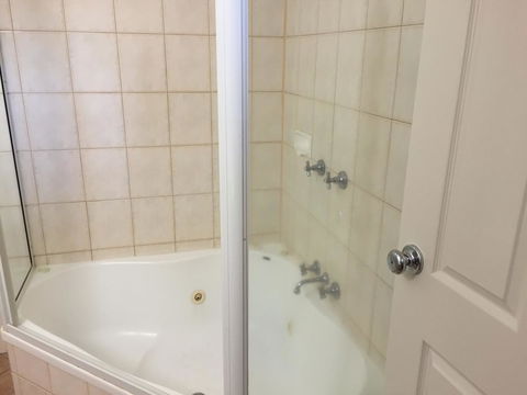 Country Gardens Motor Inn - Lightning Ridge Tourism 26