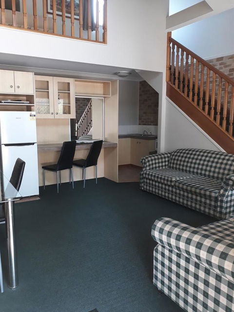 Country Gardens Motor Inn - Lightning Ridge Tourism 2