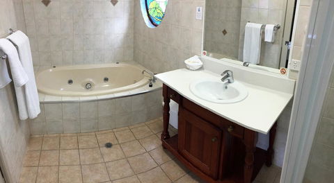 Country Gardens Motor Inn - Lightning Ridge Tourism 17